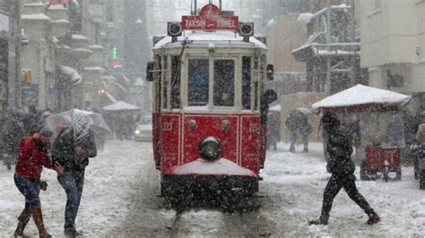 İ­s­t­a­n­b­u­l­­d­a­ ­K­a­r­ ­Y­a­ğ­ı­ş­ı­ ­B­e­k­l­e­n­i­y­o­r­